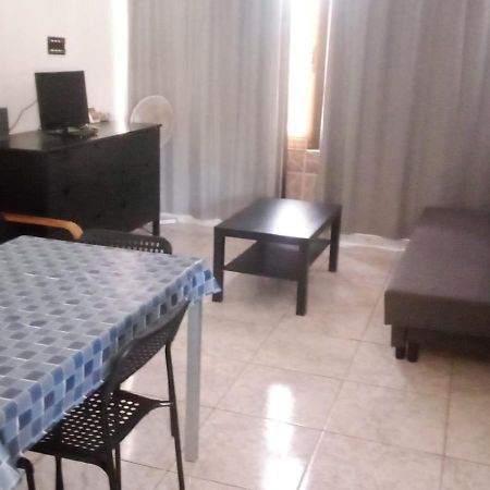 Primavera Appartement Tot 7 Personen Ideaal Voor Backpackers อาโรนา ภายนอก รูปภาพ